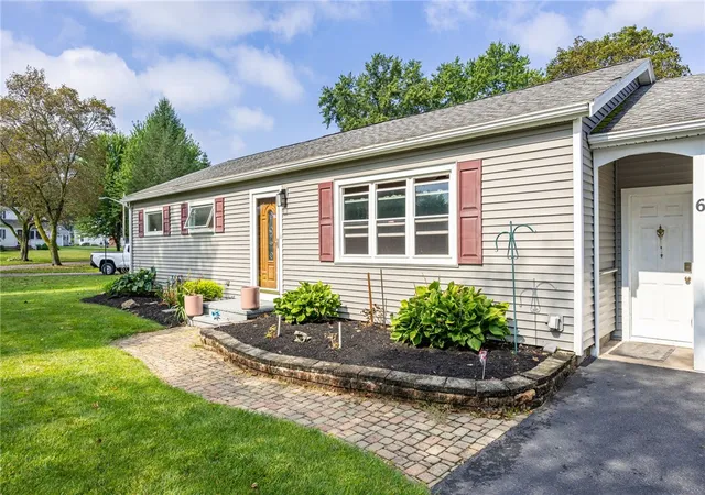 Photo 2 of Single family home for sale at 6 Hillside Dr, Spencerport, NY 14559 | MLS# R1711852 | Listing updated on 2026-09-10