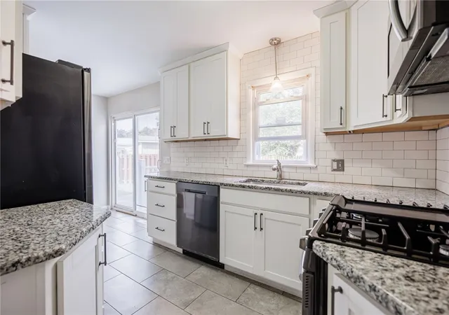 Photo 3 of Single family home for sale at 6 Hillside Dr, Spencerport, NY 14559 | MLS# R1711852 | Listing updated on 2026-09-10