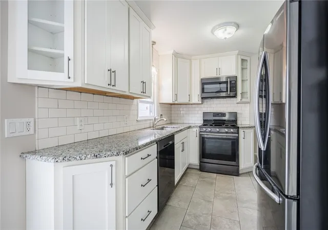 Photo 3 of Single family home for sale at 6 Hillside Dr, Spencerport, NY 14559 | MLS# R1711852 | Listing updated on 2026-09-10