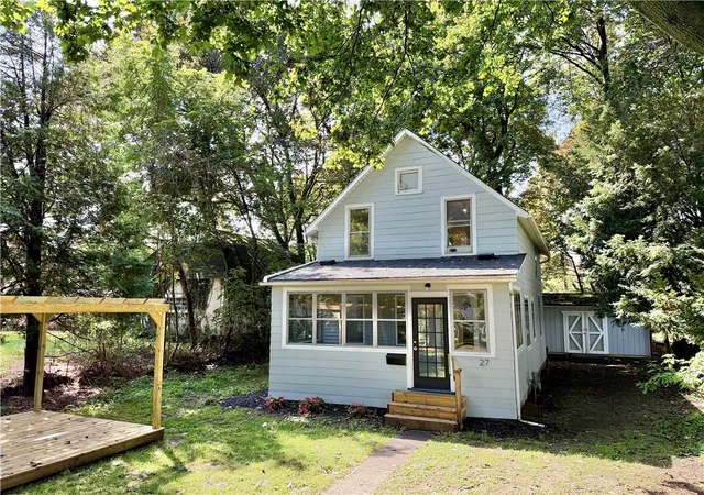Photo 2 of Single family home for sale at 27 Hannahs, Rochester, NY 14612 | MLS# R1711540 | Listing updated on 2026-09-14