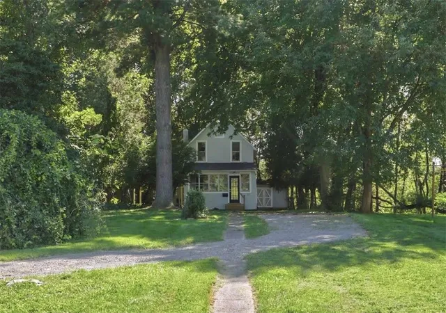 Photo 3 of Single family home for sale at 27 Hannahs, Rochester, NY 14612 | MLS# R1711540 | Listing updated on 2026-09-14