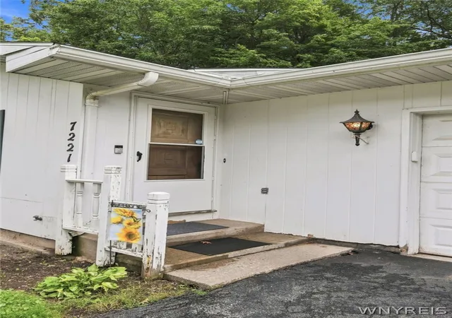 Photo 2 of Single family home for sale at 7221 Laur Rd, Niagara Falls, NY 14304 | MLS# B1711425 | Listing updated on 2026-09-14