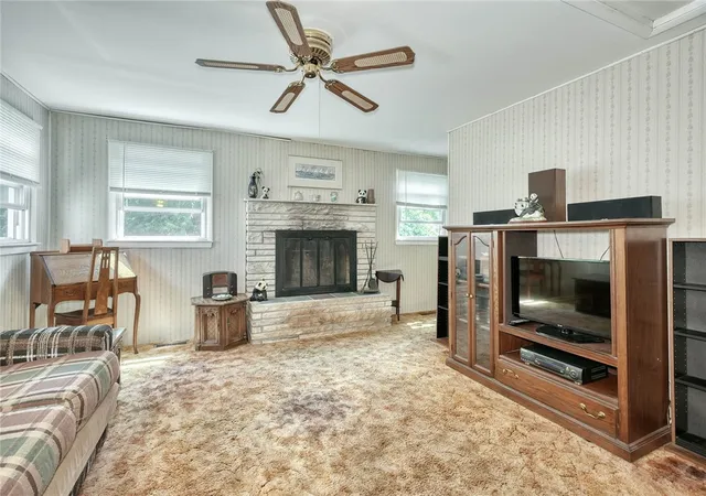 Photo 4 of Sale Pending at 374 Lake Rd, Webster, NY 14580 | MLS# R1710962 | Listing updated on 2026-09-06