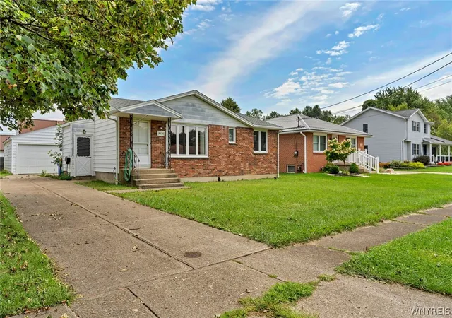Photo 3 of Sale Pending at 3731 Saxony Pl, Buffalo, NY 14219 | MLS# B1712647 | Listing updated on 2026-09-14