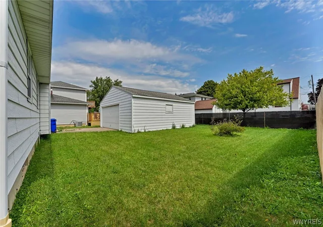 Photo 4 of Sale Pending at 3731 Saxony Pl, Buffalo, NY 14219 | MLS# B1712647 | Listing updated on 2026-09-14