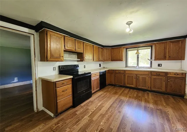 Photo 3 of Single family home for sale at 97 Center St, Cleveland, NY 13042 | MLS# S1712313 | Listing updated on 2026-09-06
