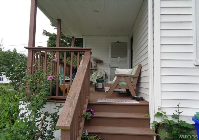 Photo 3 of Single family home for sale at 429 E Oak Orchard St, Shelby, NY 14103 | MLS# B1712248 | Listing updated on 2026-09-08