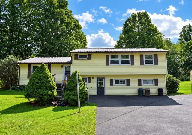 Photo 2 of Single family home for sale at 70 School View Rd, Roxbury, NY 12474 | MLS# R1712650 | Listing updated on 2026-09-12