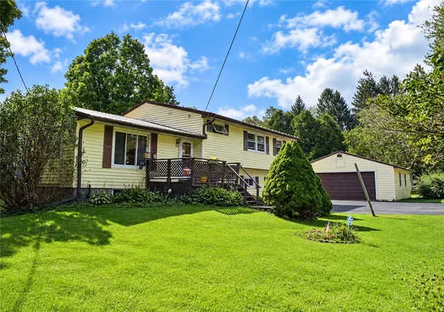 Photo 3 of Single family home for sale at 70 School View Rd, Roxbury, NY 12474 | MLS# R1712650 | Listing updated on 2026-09-12