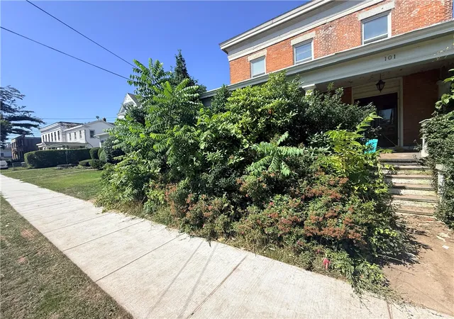 Photo 2 of Single family home for sale at 101 Broad St, Lyons, NY 14489 | MLS# R1711390 | Listing updated on 2026-09-07