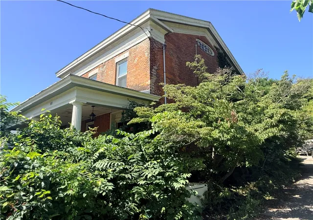Photo 3 of Single family home for sale at 101 Broad St, Lyons, NY 14489 | MLS# R1711390 | Listing updated on 2026-09-07