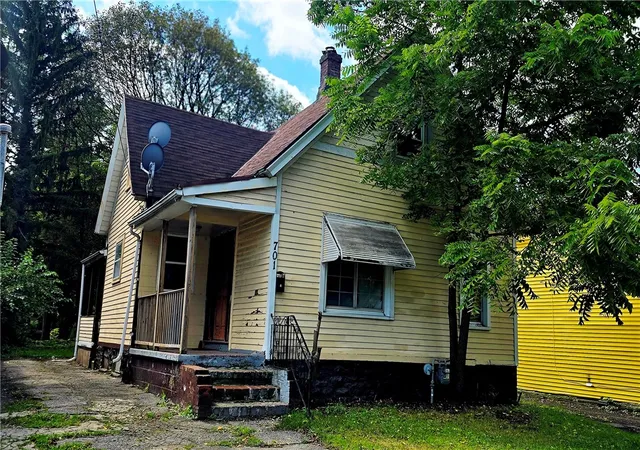 Photo 1 of Single family home for sale at 701 Bay St, Rochester, NY 14609 | MLS# R1712576 | Listing updated on 2026-09-15