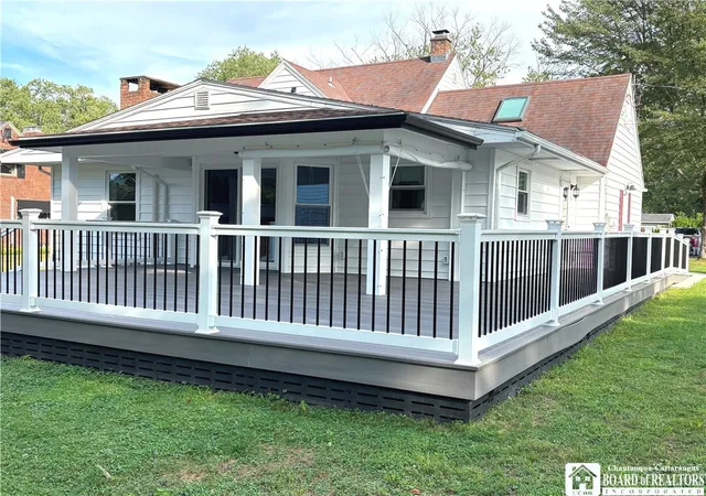 Photo 3 of Single family home for sale at 370 Lake Shore Dr W, Dunkirk, NY 14048 | MLS# R1711608 | Listing updated on 2026-09-08