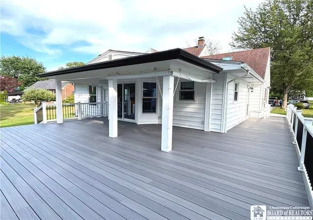 Photo 4 of Single family home for sale at 370 Lake Shore Dr W, Dunkirk, NY 14048 | MLS# R1711608 | Listing updated on 2026-09-08