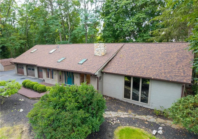 Photo 1 of Single family home for sale at 301 Spring St, Avon, NY 14414 | MLS# R1712699 | Listing updated on 2026-09-15