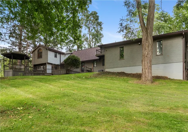 Photo 3 of Single family home for sale at 301 Spring St, Avon, NY 14414 | MLS# R1712699 | Listing updated on 2026-09-15