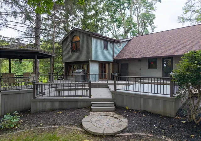Photo 3 of Single family home for sale at 301 Spring St, Avon, NY 14414 | MLS# R1712699 | Listing updated on 2026-09-15