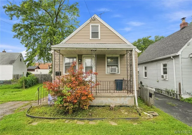 Photo 1 of Sale Pending at 2926 Portland St, Niagara Falls, NY 14305 | MLS# B1712849 | Listing updated on 2026-09-16