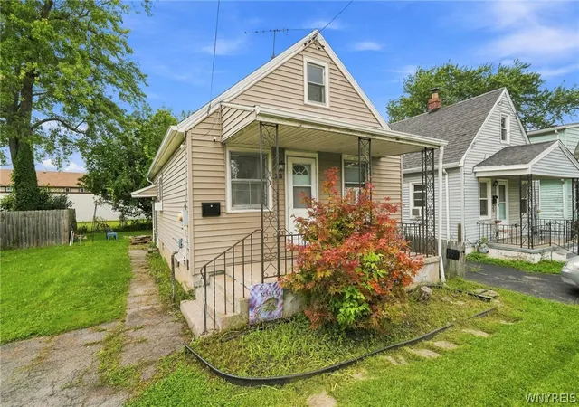 Photo 3 of Sale Pending at 2926 Portland St, Niagara Falls, NY 14305 | MLS# B1712849 | Listing updated on 2026-09-16