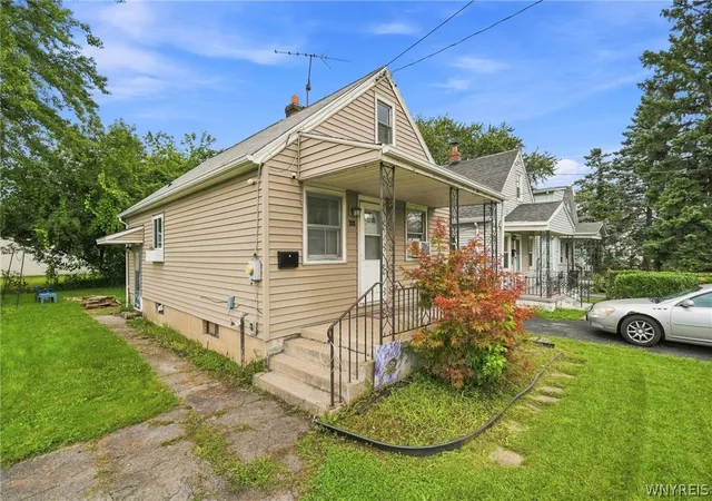 Photo 3 of Sale Pending at 2926 Portland St, Niagara Falls, NY 14305 | MLS# B1712849 | Listing updated on 2026-09-16