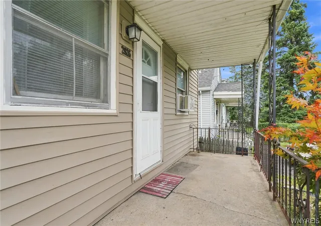 Photo 4 of Sale Pending at 2926 Portland St, Niagara Falls, NY 14305 | MLS# B1712849 | Listing updated on 2026-09-16