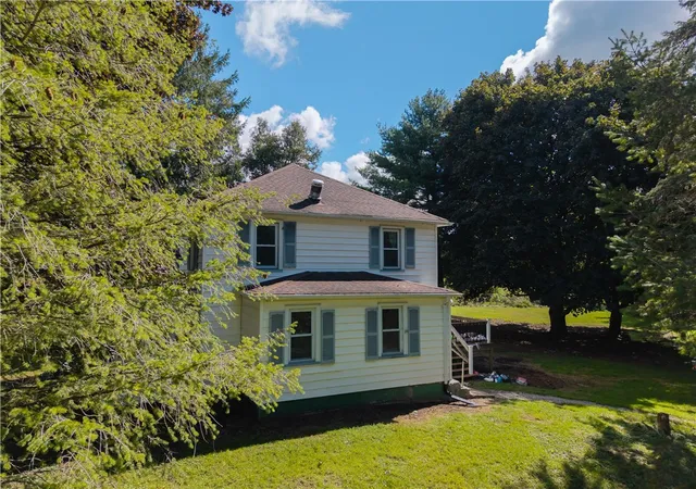 Photo 3 of Single family home for sale at 4749 Herendeen Rd, Shortsville, NY 14548 | MLS# R1712791 | Listing updated on 2026-09-08