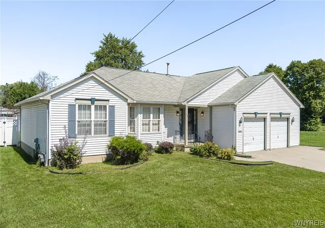 Photo 2 of Single family home for sale at 42 Peckham St, Buffalo, NY 14206 | MLS# B1712876 | Listing updated on 2026-09-08