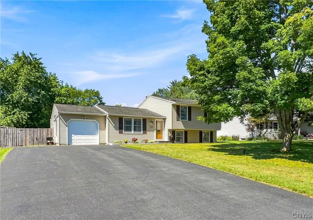 Photo 4 of Sale Pending at 6243 Welland Ln, Cicero, NY 13039 | MLS# S1711533 | Listing updated on 2026-09-11