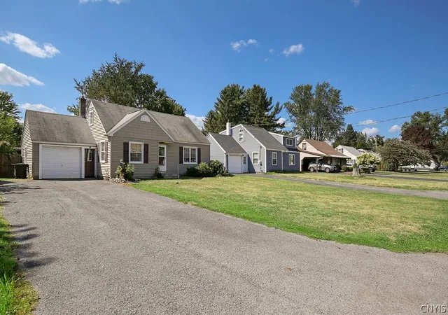 Photo 3 of Single family home for sale at 7187 Willow Rd, Syracuse, NY 13212 | MLS# S1710518 | Listing updated on 2026-09-12