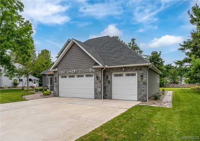 Photo 3 of Single family home for sale at 924 Klein Rd, Buffalo, NY 14221 | MLS# B1712573 | Listing updated on 2026-09-09
