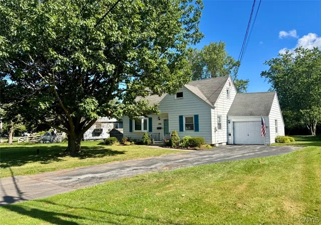 Photo 2 of Single family home for sale at 303 Kingsdown Dr, Liverpool, NY 13088 | MLS# S1712804 | Listing updated on 2026-09-08