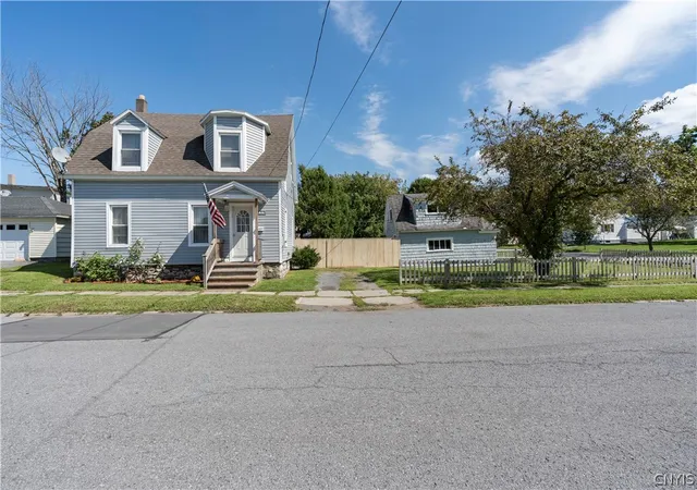Photo 3 of Single family home for sale at 744 Lansing St, Watertown, NY 13601 | MLS# S1712933 | Listing updated on 2026-09-08