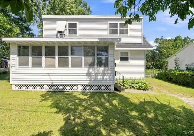 Photo 2 of Single family home for sale at 313 Chestnut St, Oswego, NY 13126 | MLS# S1712981 | Listing updated on 2026-09-08