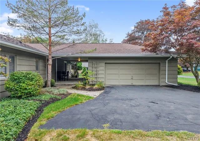 Photo 2 of Single family home for sale at 15 Bradford Dr, Syracuse, NY 13224 | MLS# S1711516 | Listing updated on 2026-09-16
