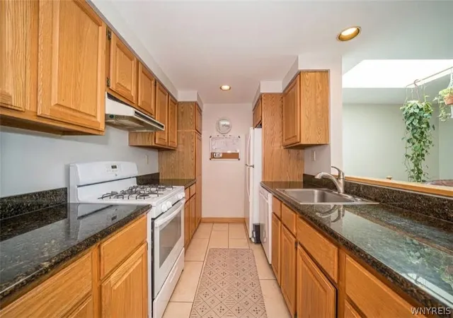 Photo 3 of Townhouse for sale at 442 Burroughs Dr, Buffalo, NY 14226 | MLS# B1711317 | Listing updated on 2026-09-12