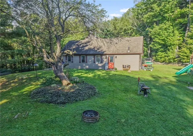 Photo 3 of Single family home for sale at 191 Nine Mile Point Rd, Oswego, NY 13126 | MLS# S1712823 | Listing updated on 2026-09-10