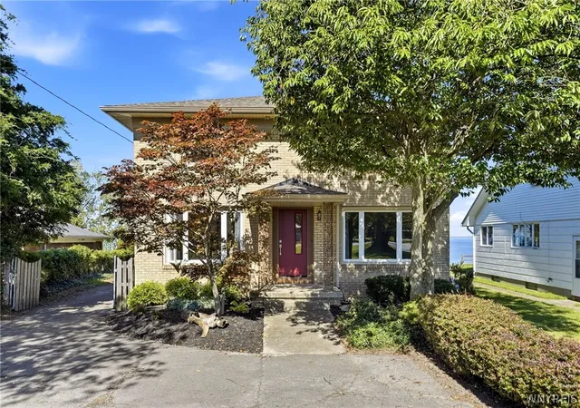 Photo 4 of Sale Pending at 4826 Lake Shore Rd, Hamburg, NY 14075 | MLS# B1712203 | Listing updated on 2026-09-16