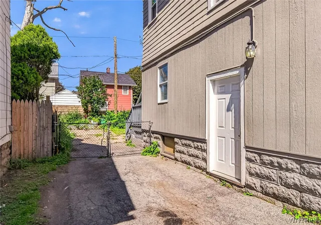 Photo 3 of Single family home for sale at 218 Durnan St, Rochester, NY 14621 | MLS# B1712777 | Listing updated on 2026-09-16