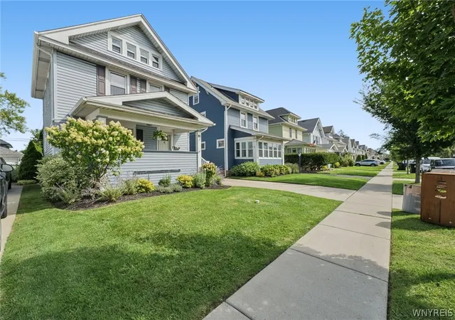 Photo 3 of Single family home for sale at 138 Wardman Rd, Buffalo, NY 14217 | MLS# B1713074 | Listing updated on 2026-09-12
