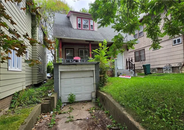 Photo 3 of Single family home for sale at 124 Norton St, Rochester, NY 14621 | MLS# R1706511 | Listing updated on 2026-09-08