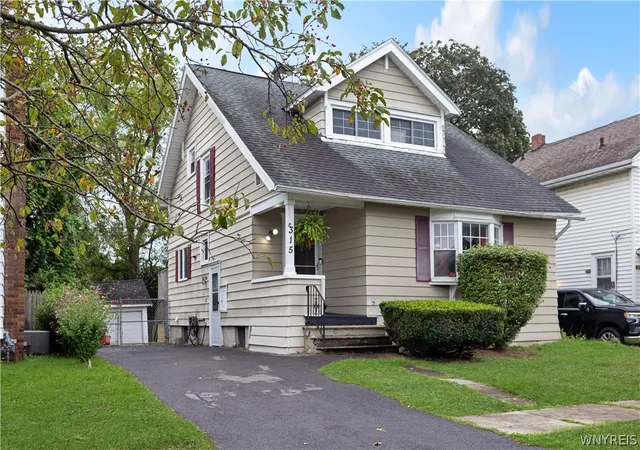Photo 2 of Single family home for sale at 315 Willumae Dr, Syracuse, NY 13208 | MLS# B1712923 | Listing updated on 2026-09-12