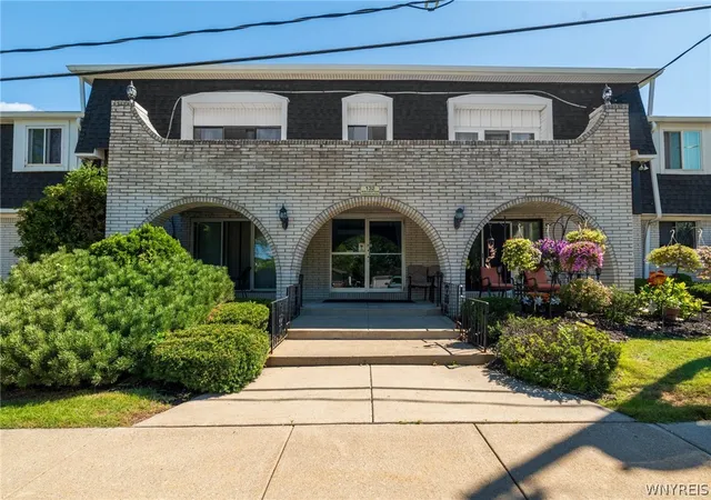 Condo for sale at 132 Harrogate Sq #E, Buffalo, NY 14221 | MLS# B1713062
