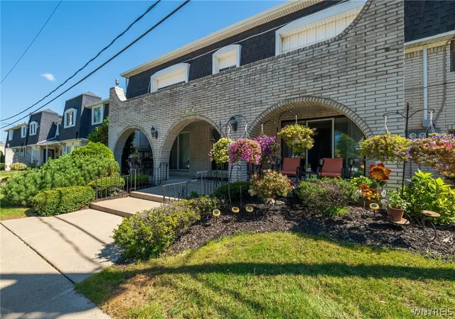 Photo 2 of Condo for sale at 132 Harrogate Sq #E, Buffalo, NY 14221 | MLS# B1713062 | Listing updated on 2026-09-16