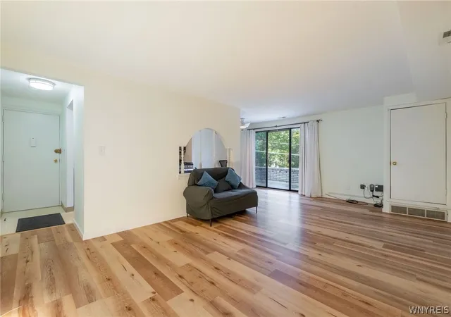 Listing Photo 5 - Condo for sale in building located at 132 Harrogate Sq, Amherst, NY 14221 - Unit #E