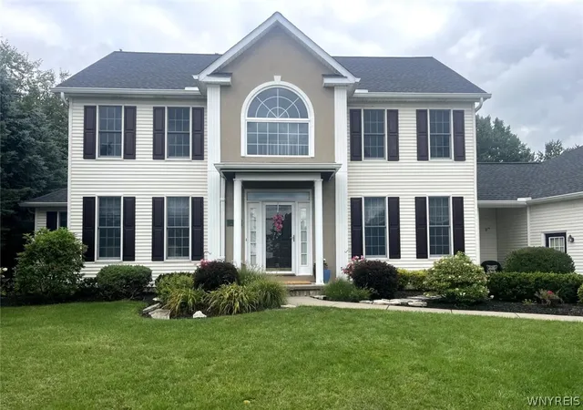 Photo 1 of Single family home for sale at 194 Golden Pheasant Dr, Getzville, NY 14068 | MLS# B1713105 | Listing updated on 2026-09-08
