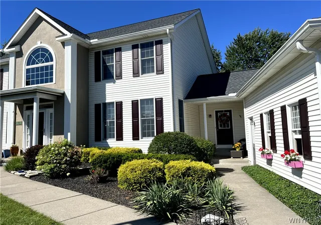 Photo 2 of Single family home for sale at 194 Golden Pheasant Dr, Getzville, NY 14068 | MLS# B1713105 | Listing updated on 2026-09-08