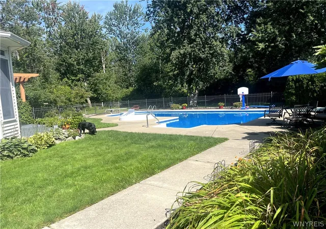 Photo 4 of Single family home for sale at 194 Golden Pheasant Dr, Getzville, NY 14068 | MLS# B1713105 | Listing updated on 2026-09-08
