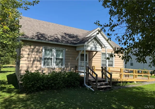 Photo 3 of Single family home for sale at 5617 State Route 31, Cicero, NY 13039 | MLS# S1712892 | Listing updated on 2026-09-10