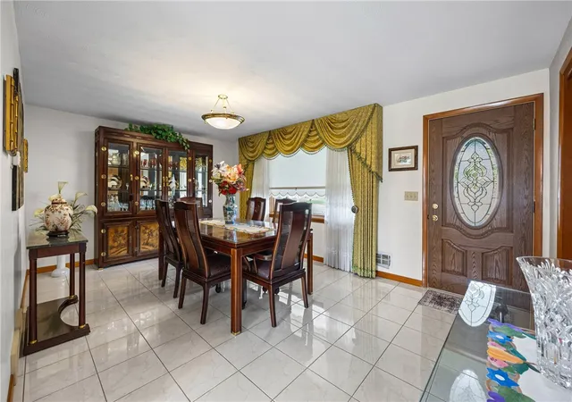 Photo 3 of Single family home for sale at 49 Shadywood Dr, Rochester, NY 14606 | MLS# R1711234 | Listing updated on 2026-09-08