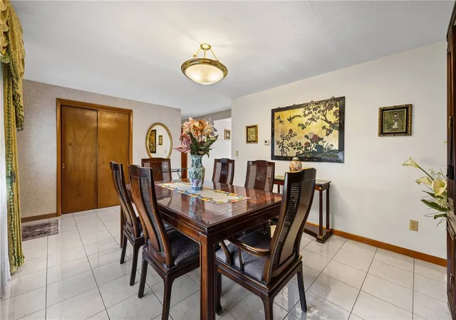 Photo 4 of Single family home for sale at 49 Shadywood Dr, Rochester, NY 14606 | MLS# R1711234 | Listing updated on 2026-09-08